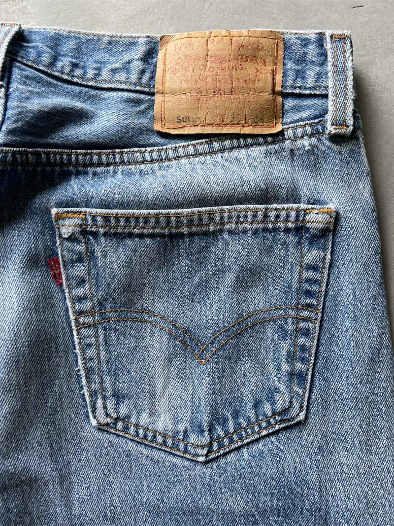 Sun Faded/Distressed Levi's 501XX Denim Jeans - 90s - 33" x 32"