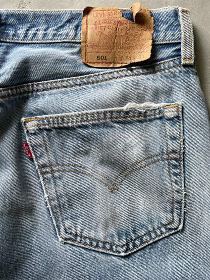 Sun Faded/Distressed Levi's 501 Denim Jeans - 90s - 32" x 34"