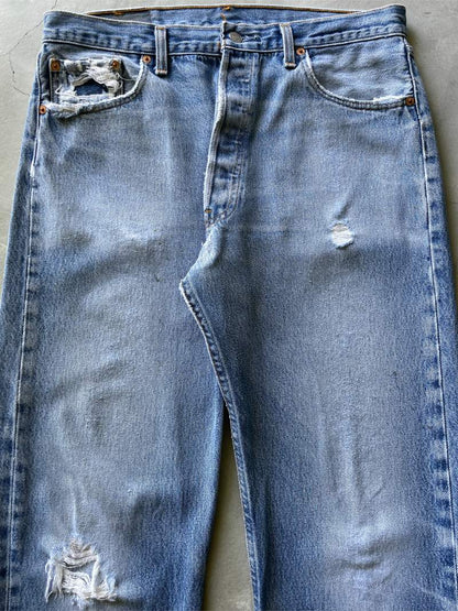 Light Wash Levi's 501 Denim Jeans - 90s - 34"