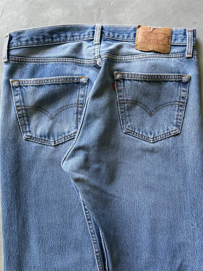 Light Wash Levi's 501 Denim Jeans - 90s - 34"